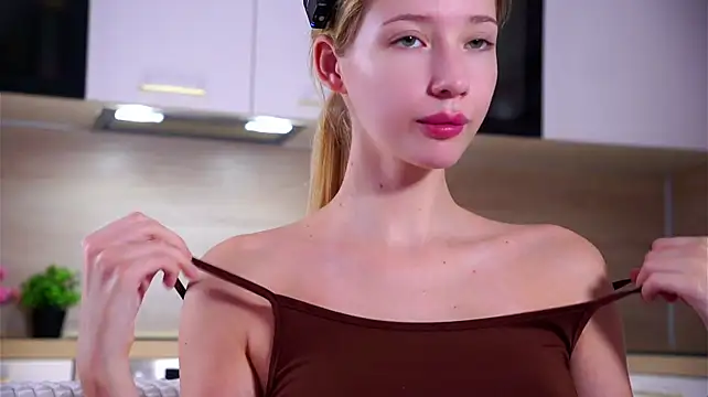 SunnivaCovil Live XXX Chat