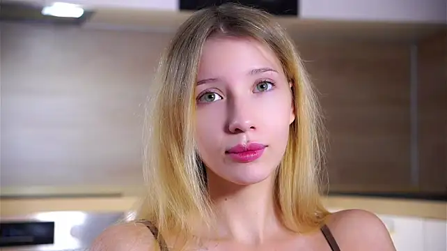 SunnivaCovil Adlı Modelin Canlı XXX Sohbeti