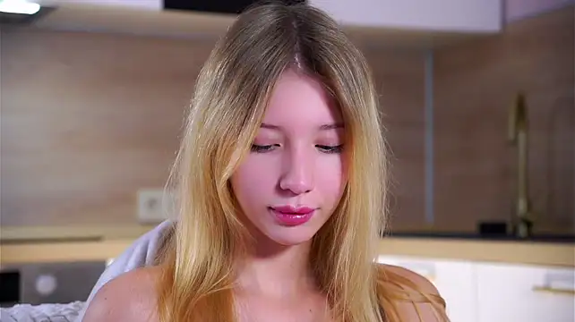 SunnivaCovil Live XXX-Chat