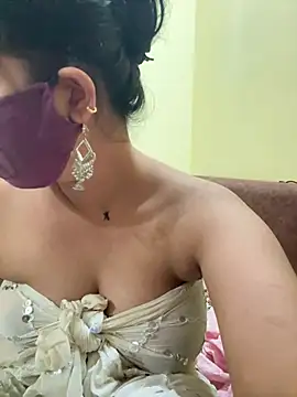 Monika055 Adlı Modelin Canlı XXX Sohbeti