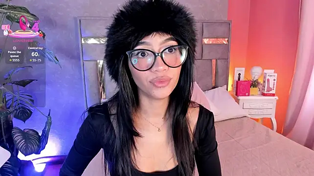 Tyla_Ks Adlı Modelin Canlı XXX Sohbeti