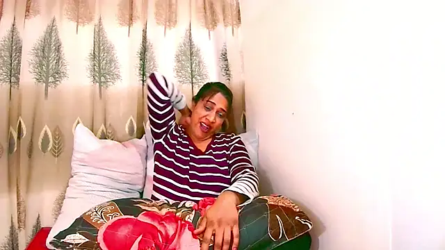 Indian_Erotic69's Live XXX Chat