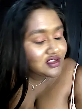 Chatroom XXX en direct de horny_diana