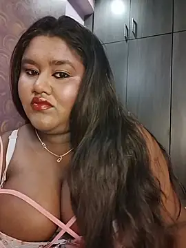 צ'אט XXX בשידור חי של horny_diana