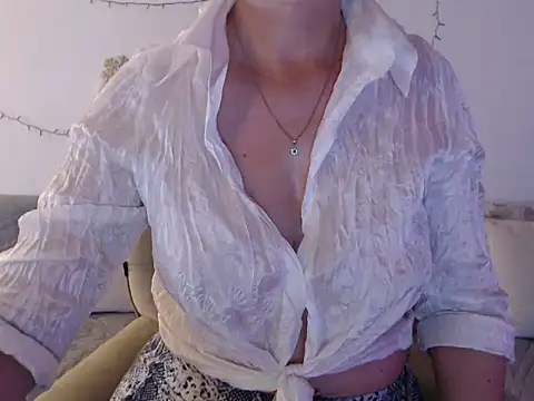 YourfantasyGiuly 网络视讯表演