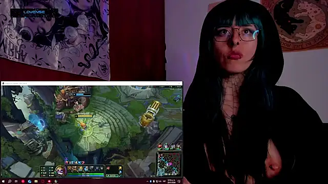 Hisato111: διαδικτυακό σόου στην κάμερα