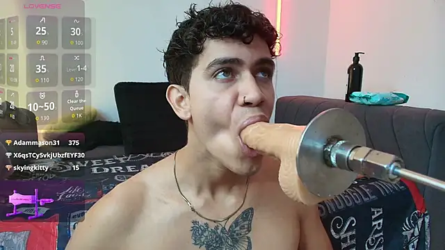Maximiliano__Fire: διαδικτυακό σόου στην κάμερα