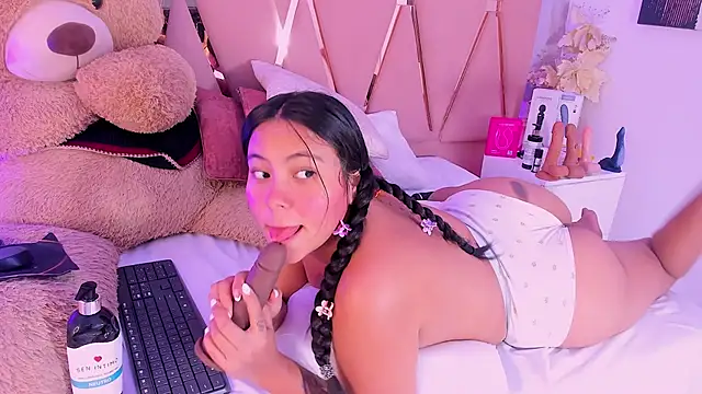 Emily_Black1 Webcamshow