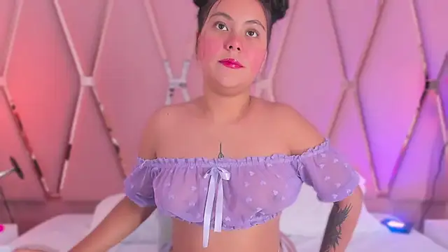 Emily_Black1 Adlı Modelin Canlı XXX Sohbeti