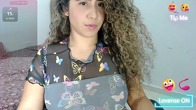Lilith_30 Show in webcam
