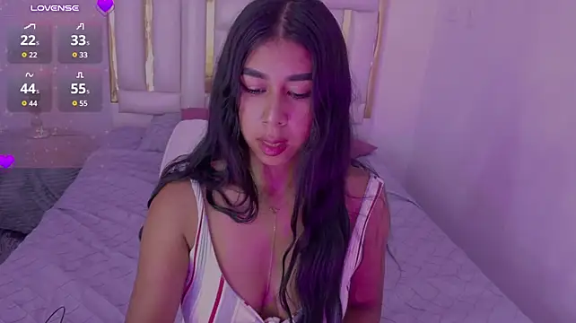 AnaGonzalez_ Show in webcam