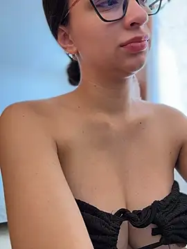 Pokazy przed kamerką – Soy_Sara7
