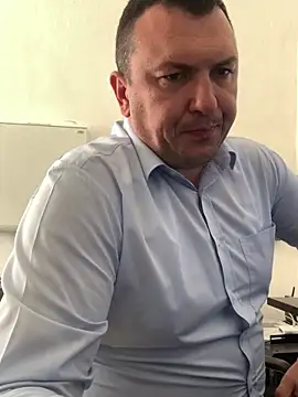 Mike8523: διαδικτυακό σόου στην κάμερα