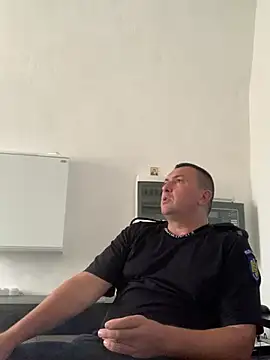 Mike8523 Show in webcam