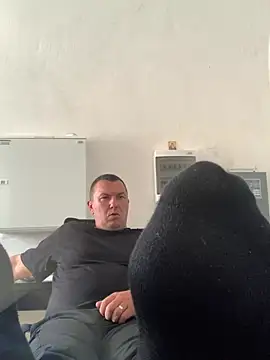 Show modela Mike8523 na web-kameri