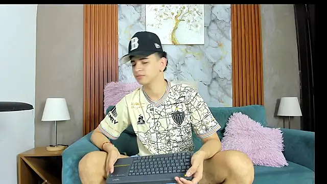 Show modela KING_OFF_BOYS na web-kameri