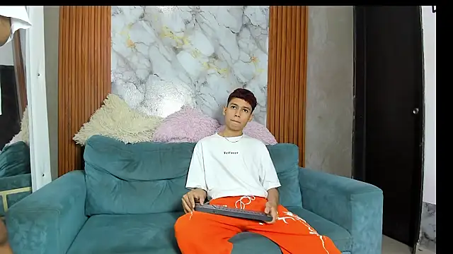 KING_OFF_BOYSn Webbikameraesitys