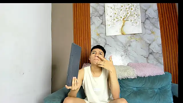 KING_OFF_BOYSn Webbikameraesitys