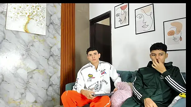 הופעת וובקאם של KING_OFF_BOYS