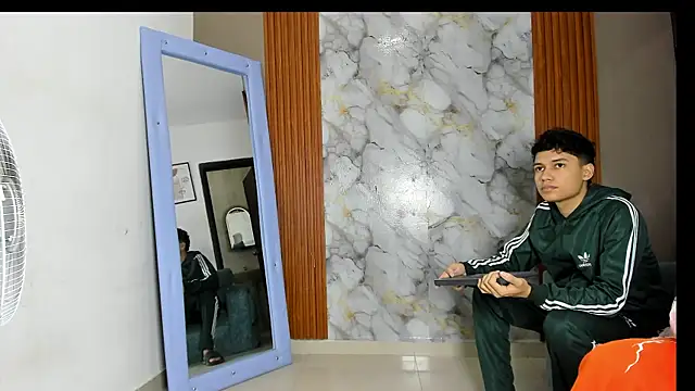 KING_OFF_BOYS webcam show