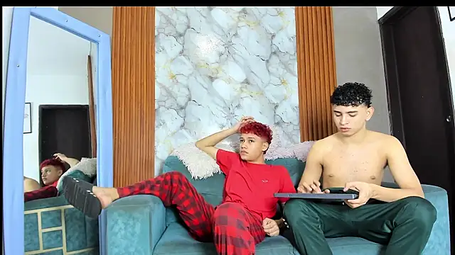 Show modela KING_OFF_BOYS na web-kameri