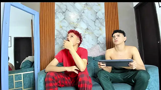 KING_OFF_BOYS webcam show