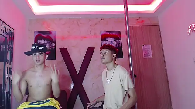 Show modela KING_OFF_BOYS na web-kameri