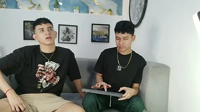 Show modela KING_OFF_BOYS na web-kameri