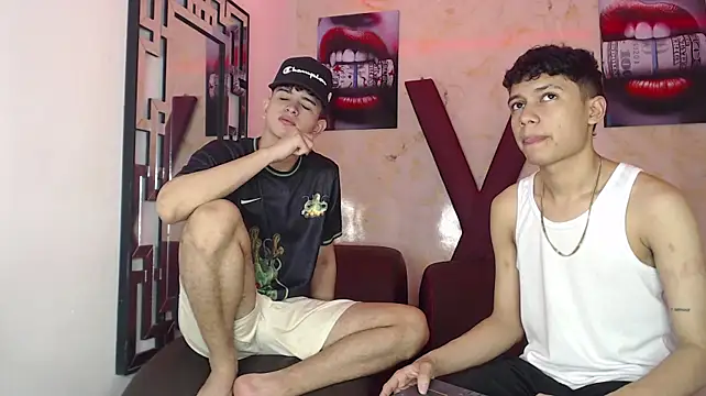 Show modela KING_OFF_BOYS na web-kameri