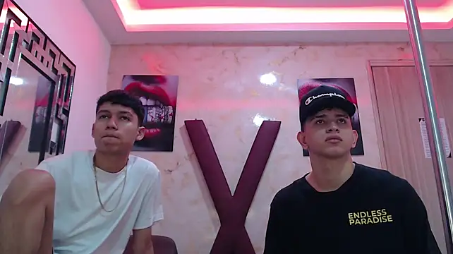 Show modela KING_OFF_BOYS na web-kameri