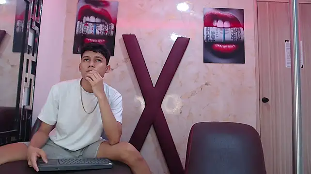 הופעת וובקאם של KING_OFF_BOYS