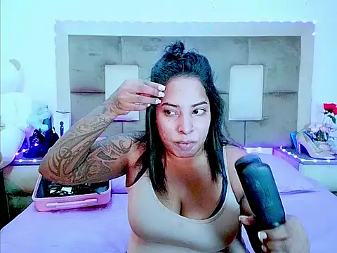 indiantopaz694u Show Webcam