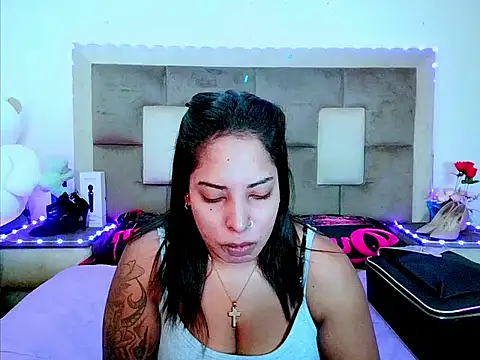indiantopaz694u's Live XXX Chat