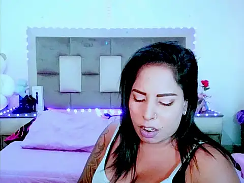 indiantopaz694u's Live XXX Chat