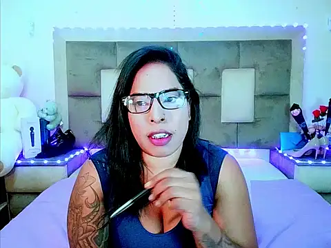 indiantopaz694u's Live XXX Chat