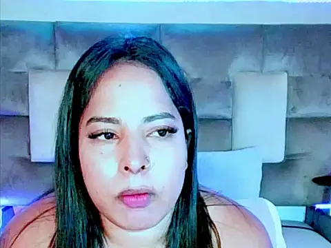 indiantopaz694u Adlı Modelin Canlı XXX Sohbeti