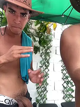 הופעת וובקאם של hotboys1924