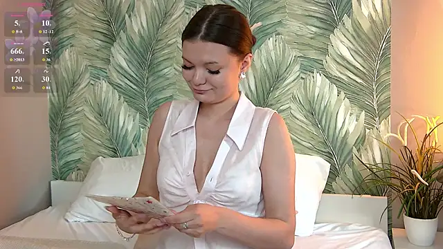 AsterQuinn's Live XXX Chat