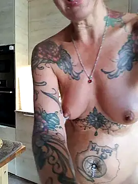 Emma_Milf25 Webcam-Show