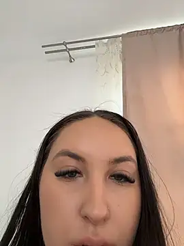 Lucy_doll22 Pertunjukan Webcam