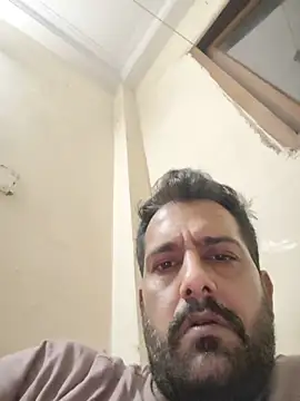 INDIANJONNYSINN: διαδικτυακό σόου στην κάμερα