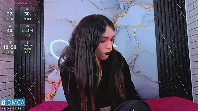 MaeveKuro Webcam show