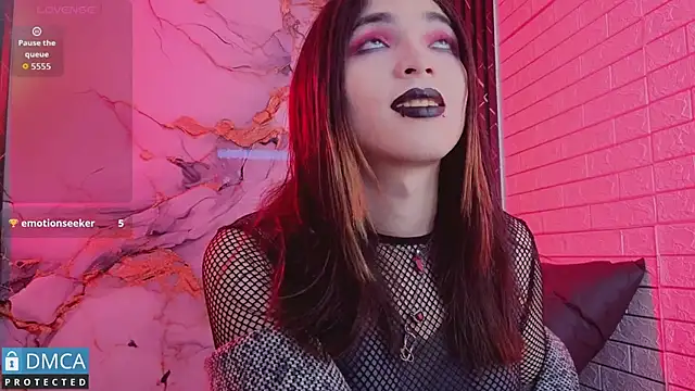 MaeveKuro: вебкам-шоу