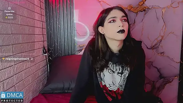 MaeveKuro Show Webcam