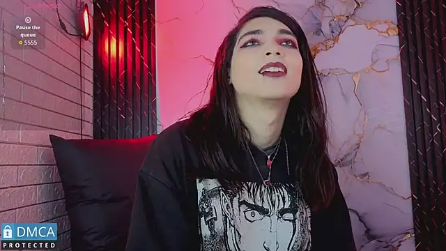 MaeveKuro Show in webcam