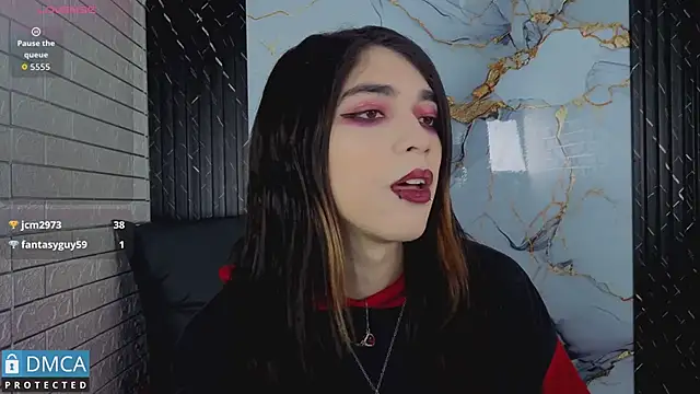MaeveKuro Adlı Modelin Web Kamerası Şovu