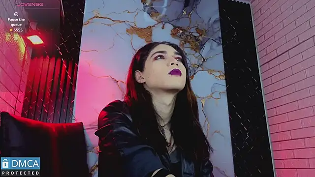 MaeveKuro webcam show