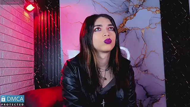 MaeveKuro Webcam show