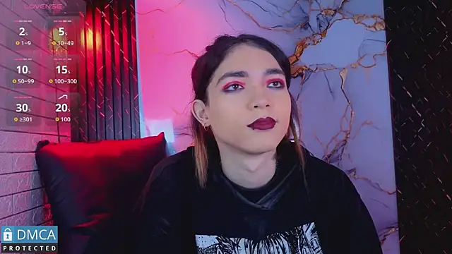 MaeveKuro Pertunjukan Webcam