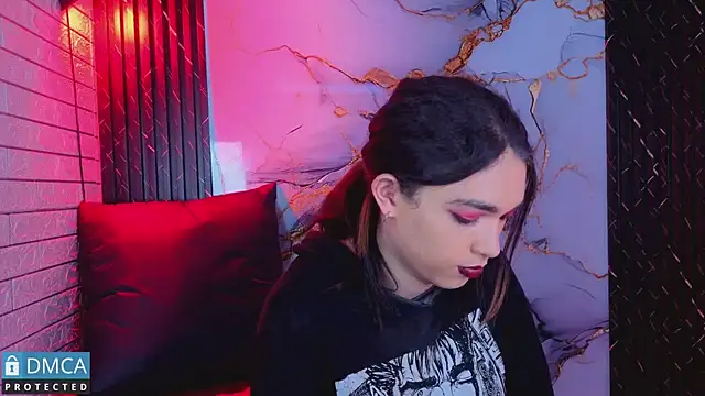 MaeveKuro's Webcam Show